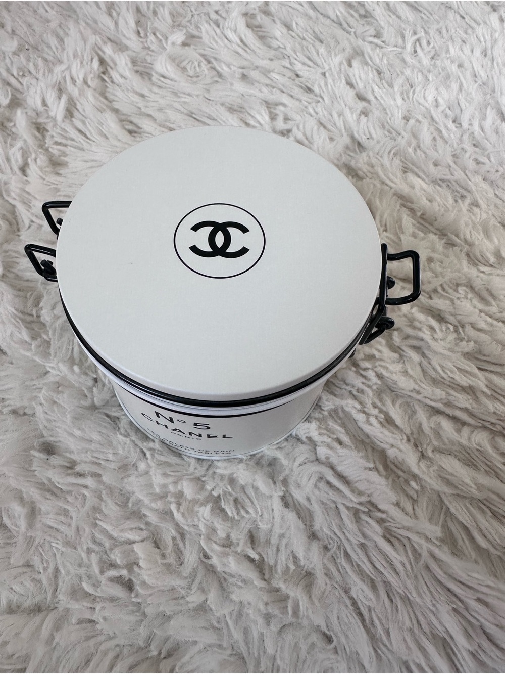 CHANEL White and Black Round Logo Tin